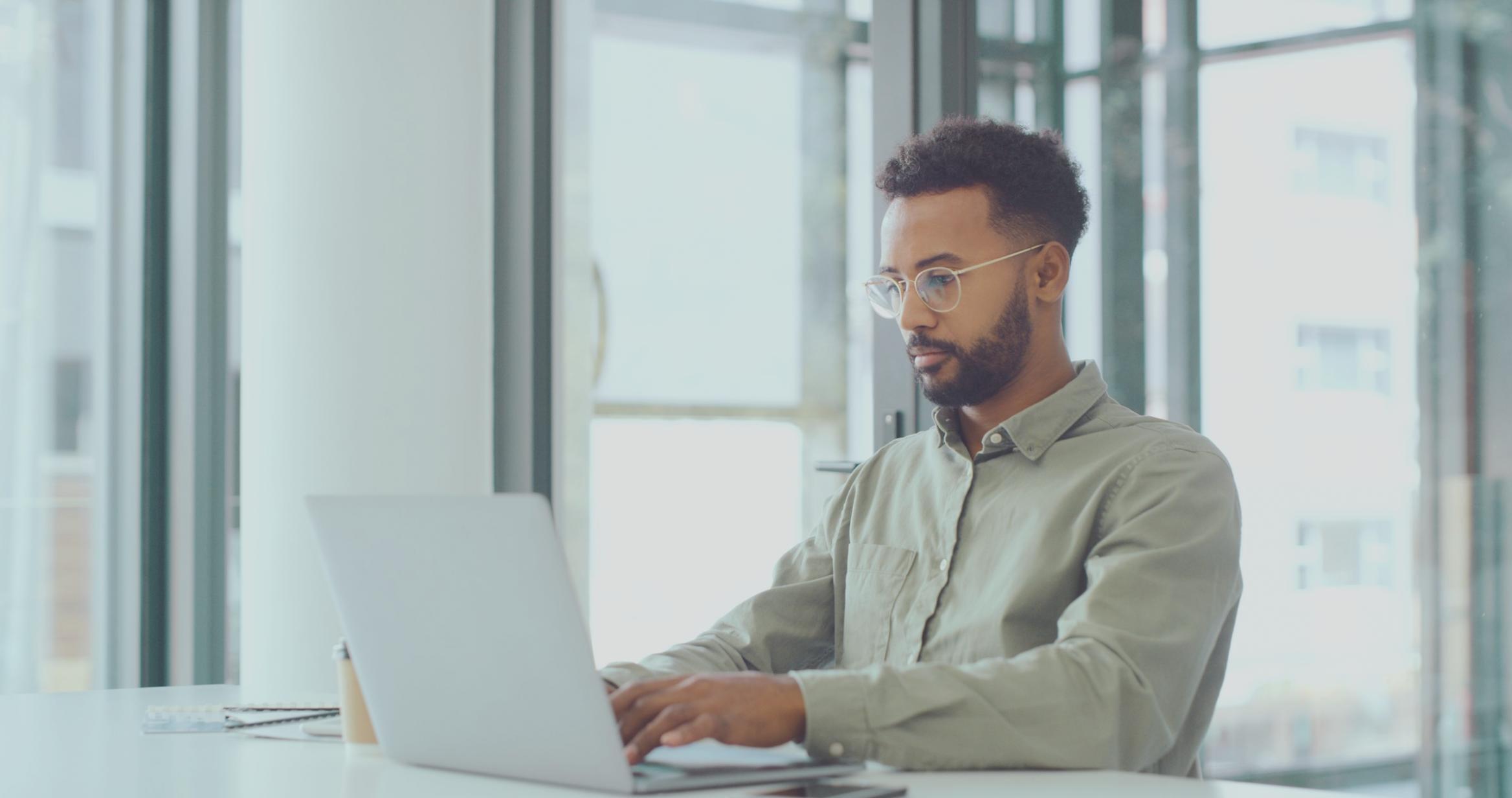 Espacio de trabajo colaborativo donde analizamos datos financieros y estrategias presupuestarias